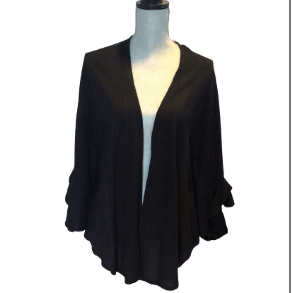 💕NWT Sweater Cape 💕